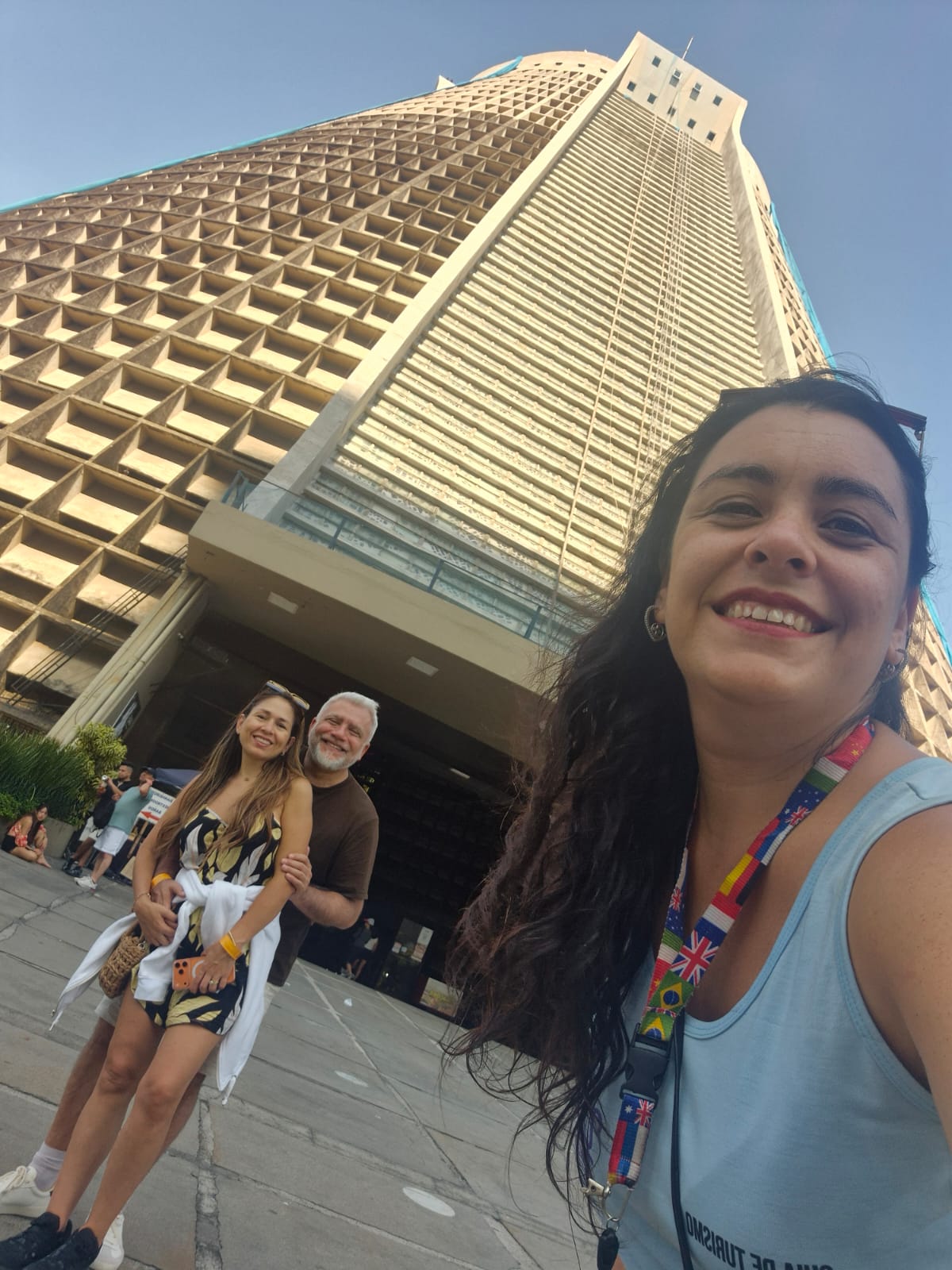 Visitantes frente a la Catedral Metropolitana