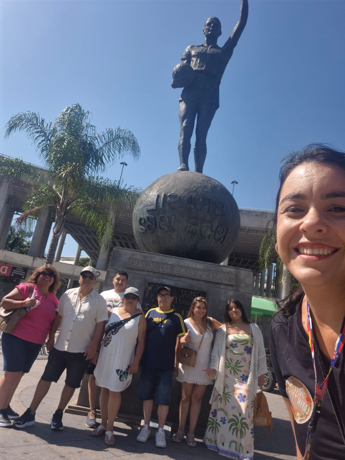 Grupo privado frente al Maracanã