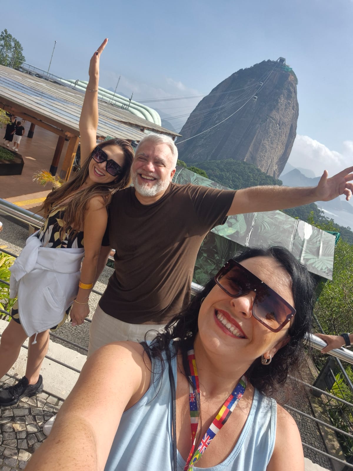 Grupo alegre en Pão de Açúcar